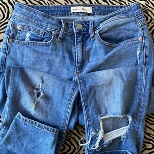 GAP Curvy True Skinny 28 distressed jean Stretch EUC light blue denim